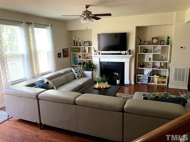 Foto del edificio - 701 Edgewater Ridge Ct
