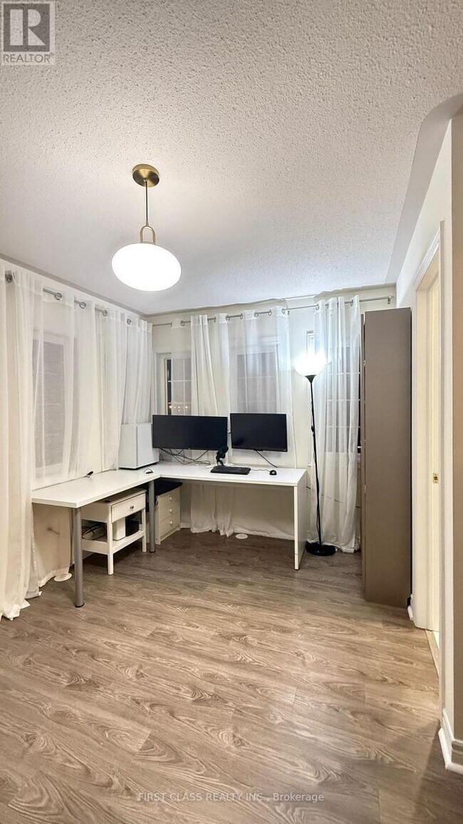 Building Photo - 2666 Bur Oak Ave