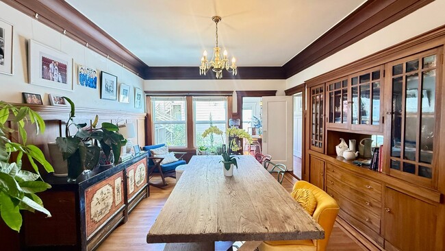Foto del edificio - DREAM HOME! Spacious 3 BR + Sunroom/ 1.5 BA  in the Richmond area- AMSI