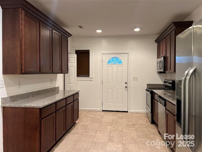 Building Photo - 424 Woodvale Pl