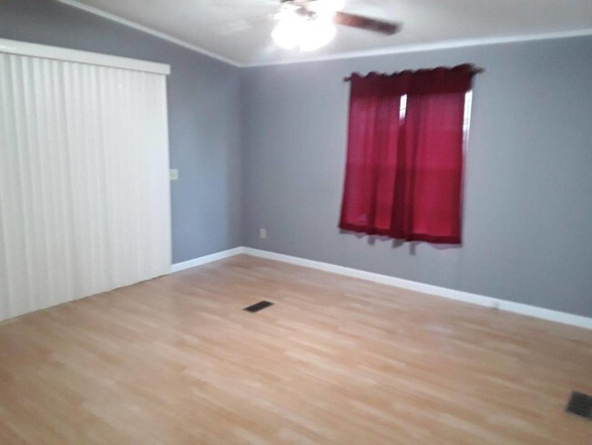 Building Photo - 123 Sky Ridge Dr