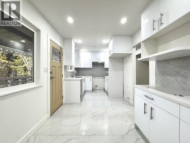 Building Photo - 4720 Ashbury Pl