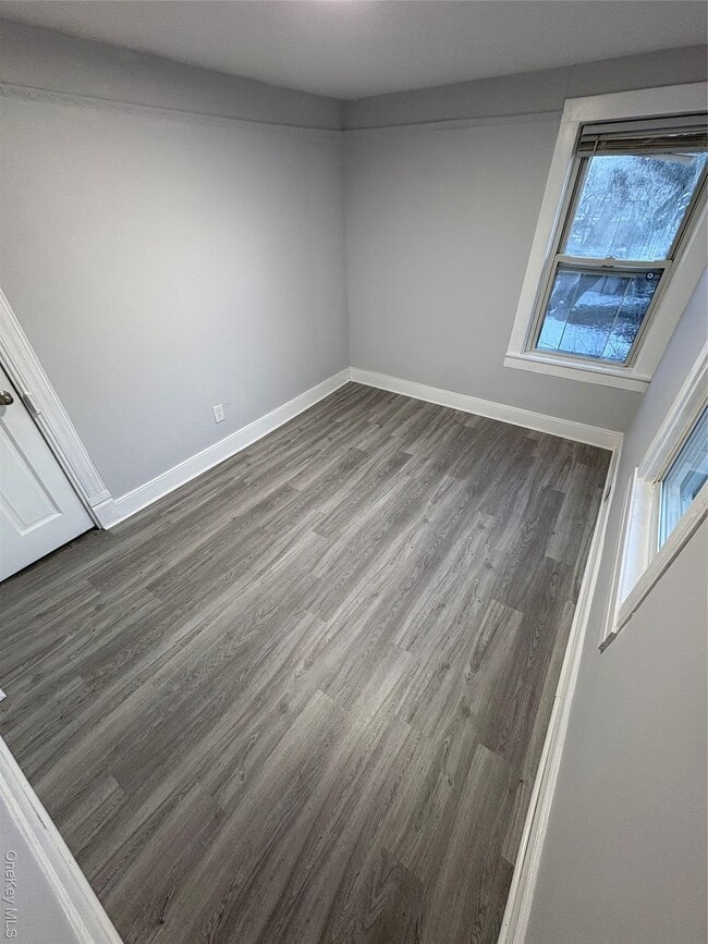 Foto del edificio - 24 Lagrange Ave