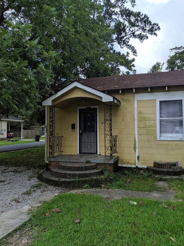 Primary Photo - 2544 Main St