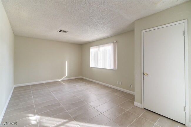 Foto del edificio - 848 Hedge Way