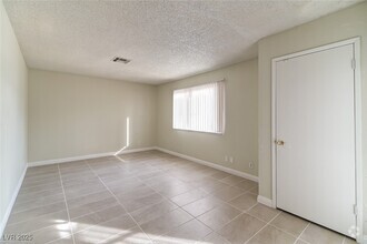 Building Photo - 848 Hedge Way
