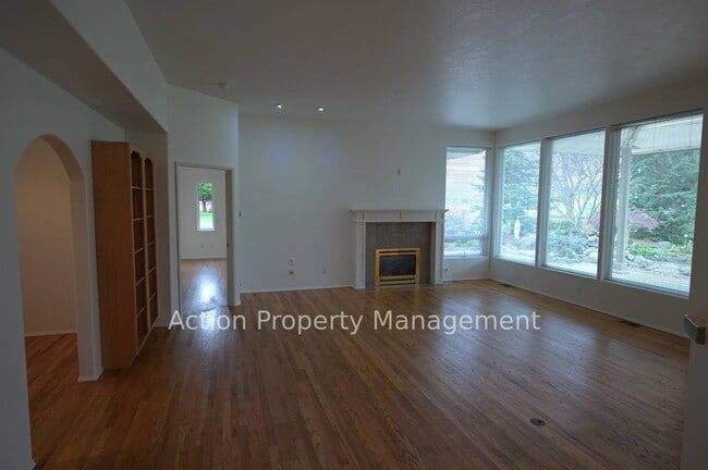 Building Photo - No step entry 2 bed, office, 2 bath, 2 car garage on 1.28 acres