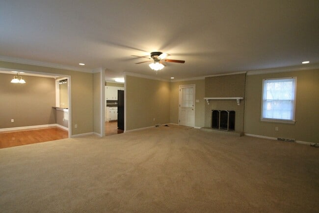 Foto del edificio - Exclusively Offered By Muse Realty, LLC
