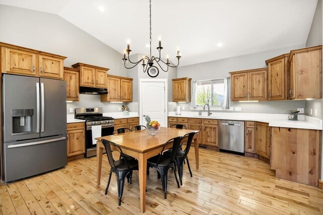 Building Photo - 607 E 420 S