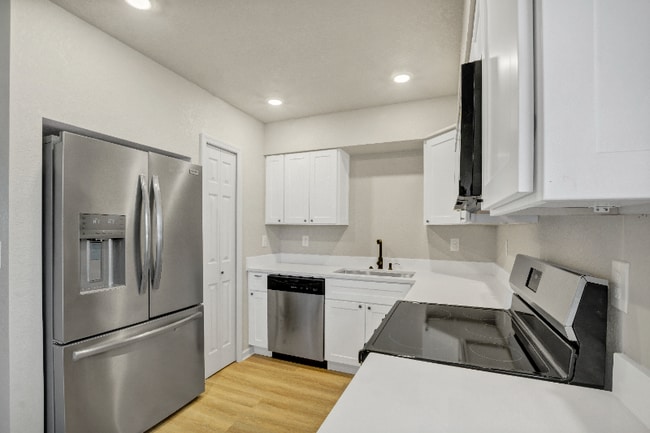 Building Photo - 739 Ellerbe Way