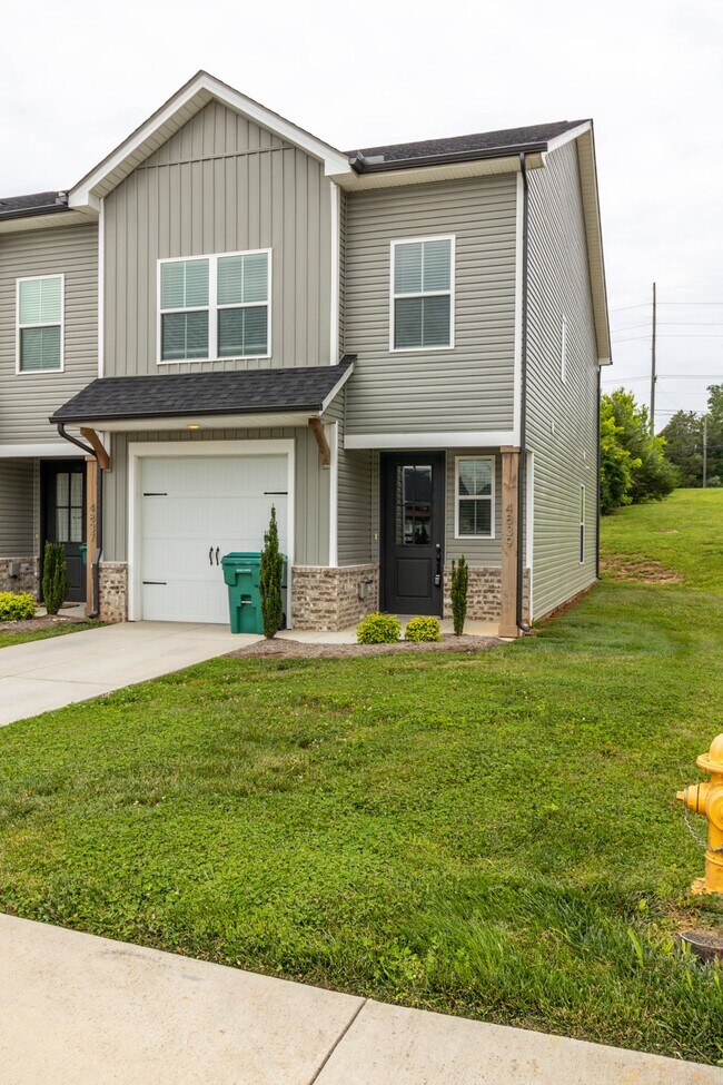Foto del edificio - 4839 Lake Ln