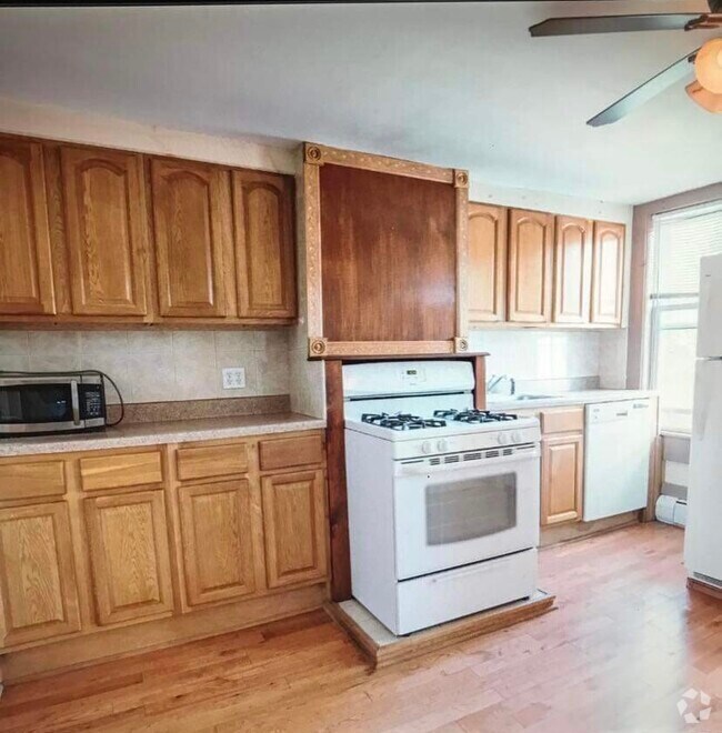 Van Vorst Park Apartments for Rent with a Living Room Jersey City, NJ