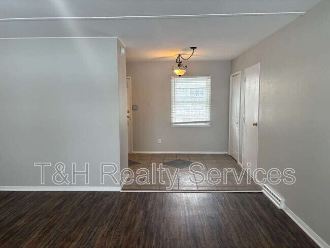 Foto del edificio - 608 Iroquois St