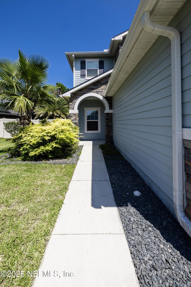 Building Photo - 35 Mercutio Ln