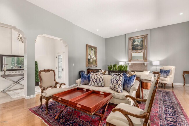 Foto del edificio - 153 N Country Club Dr