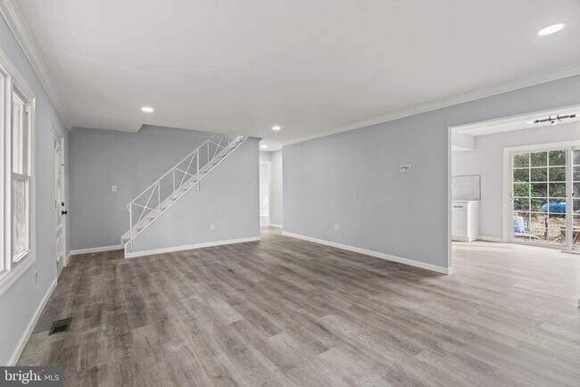 Building Photo - 48 Marboro Ln