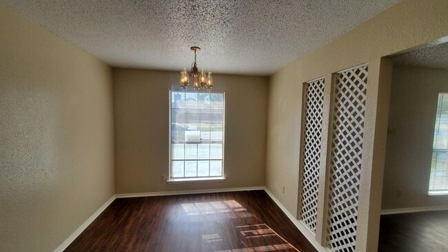 Building Photo - 2 bedroom 2 bath Duplex in Rowlett!