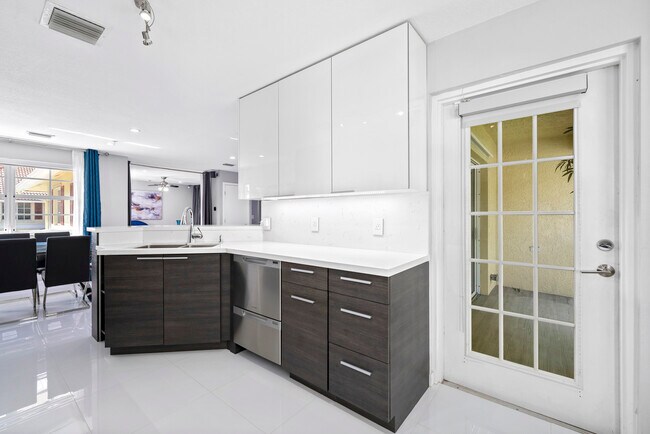 Foto del edificio - 8930 NE 8th Ave