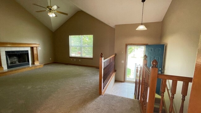 Building Photo - 3 Bedroom, 2 Bathroom with Vaulted Ceiling...