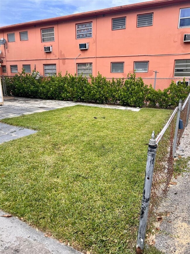 Foto del edificio - 1726 NW 19th St