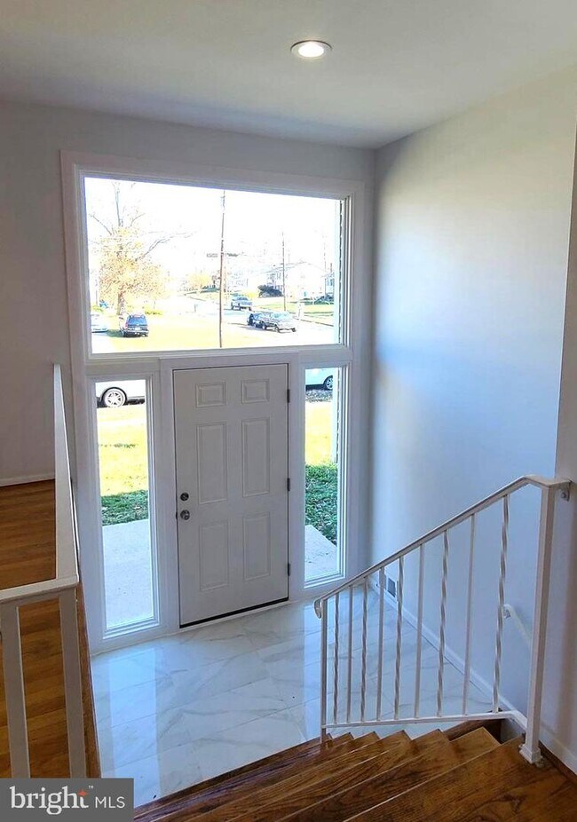 Foto del edificio - 5704 Barrymore Rd
