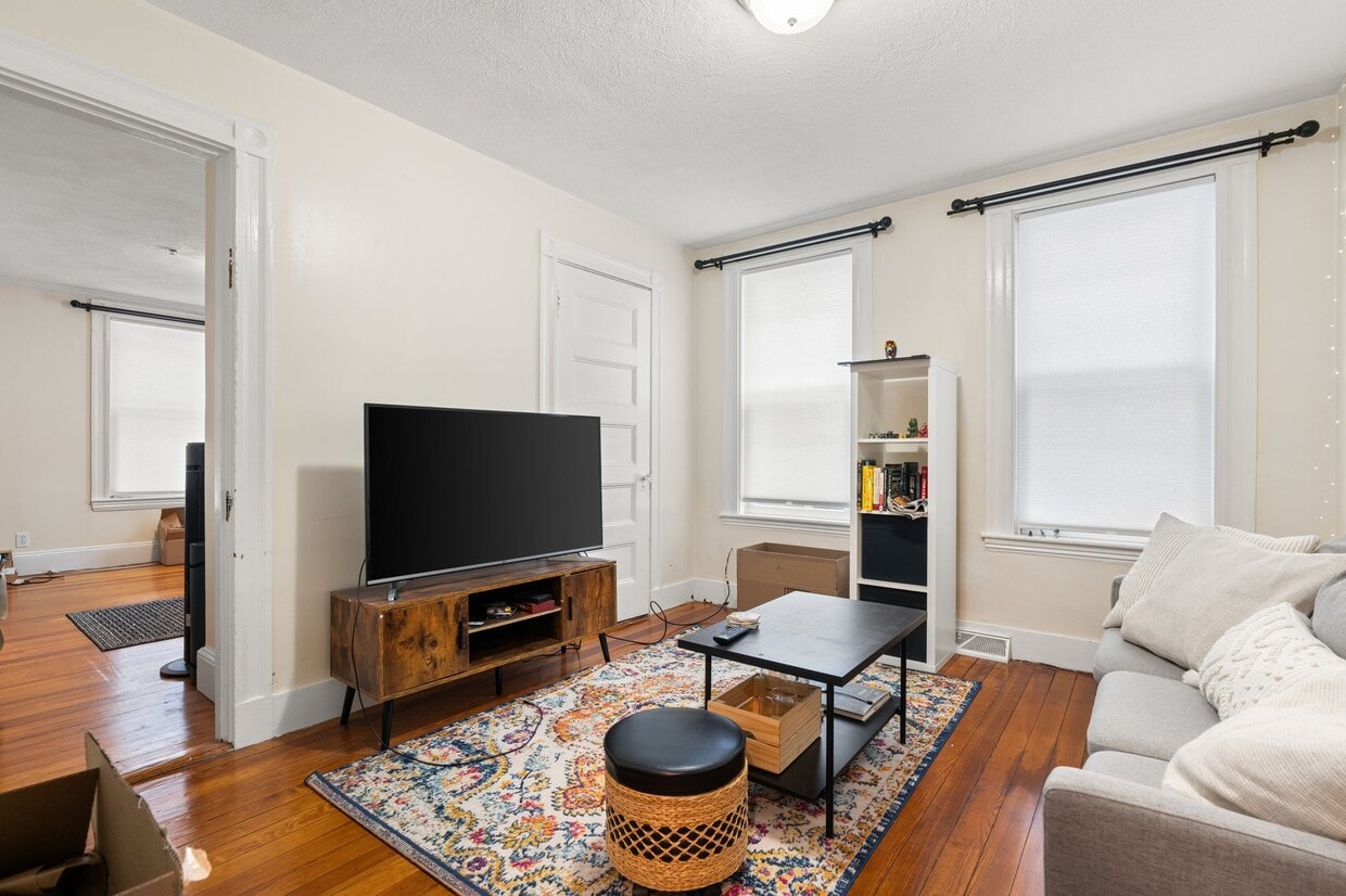 Primary Photo - 12 Perry St