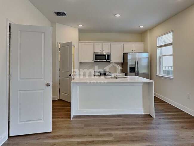 Foto del edificio - 5939 Sycamore Pl St