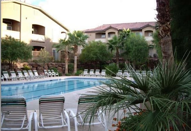Foto del edificio - Green Valley: Spacious 3/2 Condo in Gated Community, with Pool/Spa, Fitness Center