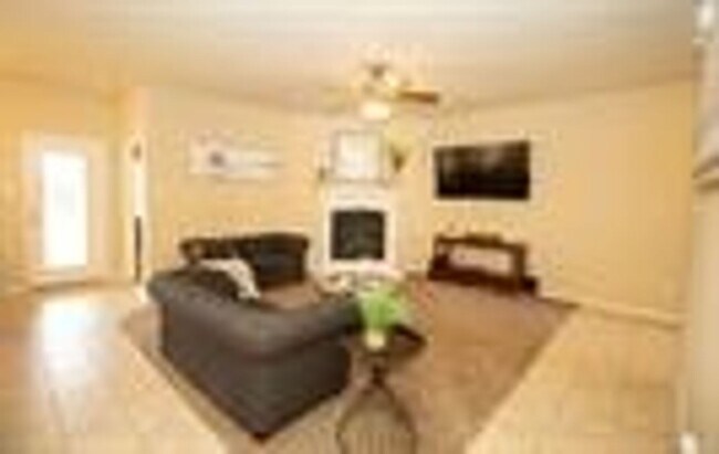 Foto del edificio - This adorable rental home holds all your favorite features for modern living in the up-and-coming...