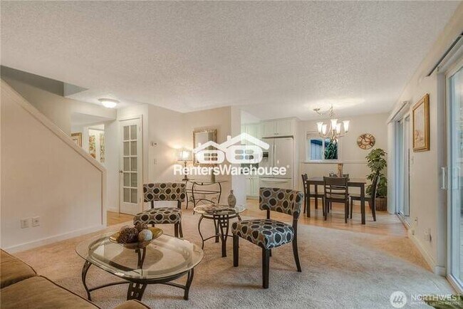 Foto del edificio - Spacious 3-Bedroom Townhome in Desirable Candlewood Condos