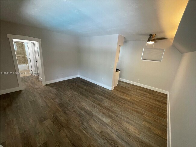 Foto del edificio - 125 Edgewater Dr