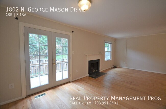Building Photo - Spacious 3 LVL End Unit Near Ballston! ***...