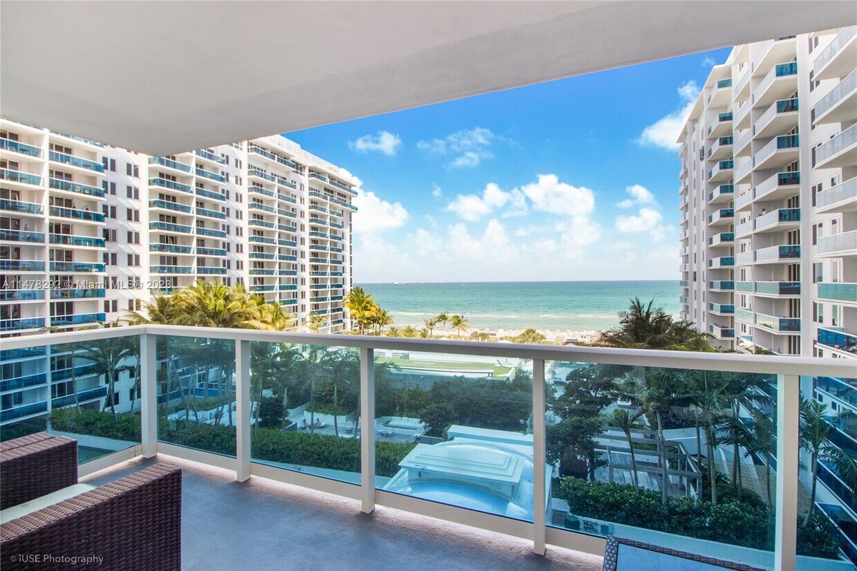 Primary Photo - 2301 Collins Ave