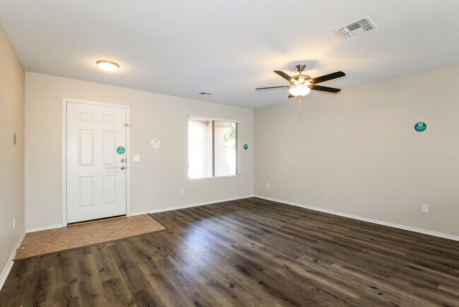 Foto del edificio - 17037 W Marshall Ln