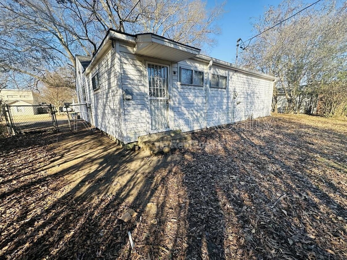 Photo - 1706 Combs Street
