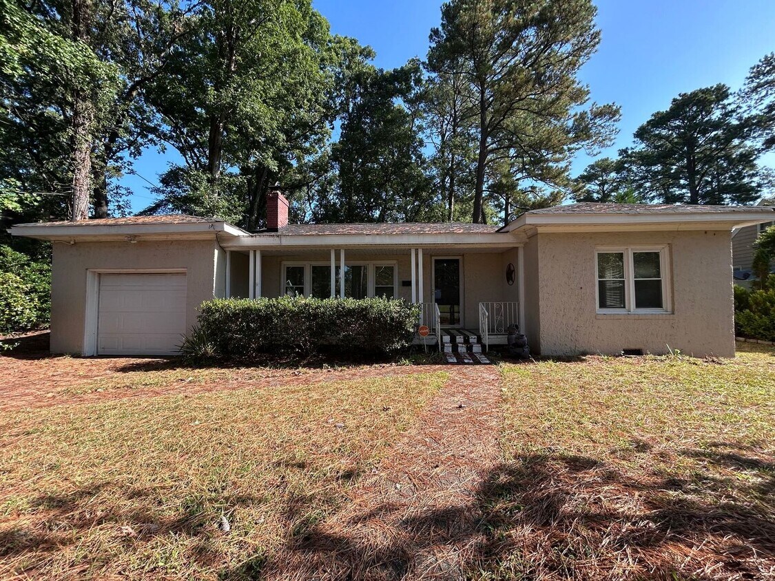 Foto principal - Stylish Ranch home with Expansive Yard in ...