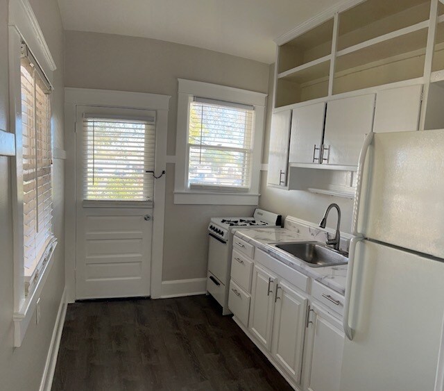 Kitchen - 1160 Turner St