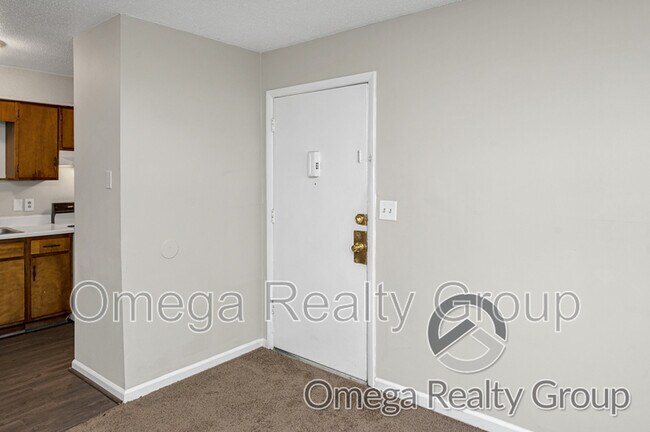 Building Photo - 425 Oakwood Ave