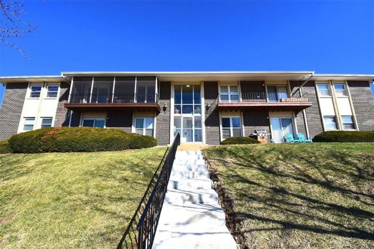 Primary Photo - Creve Couer CONDO!