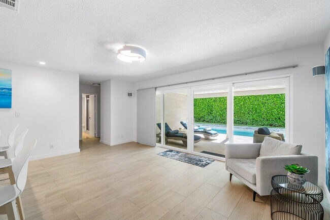 Foto del edificio - 5903 N Ocean Blvd