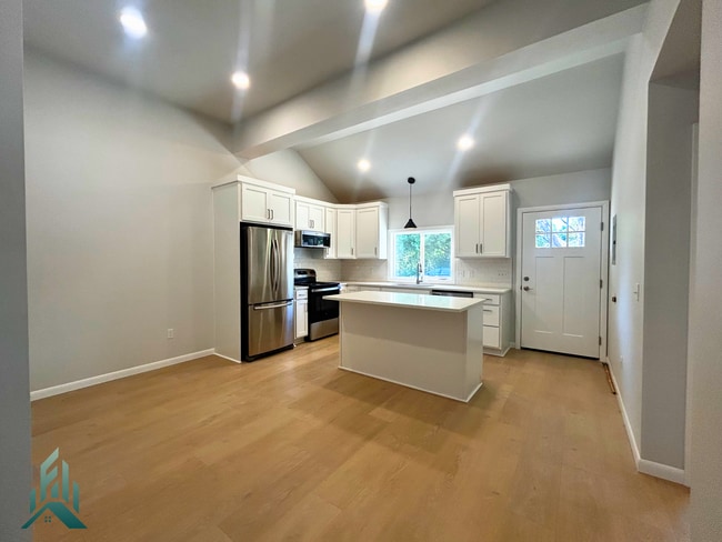 Building Photo - 1005 NW 30th St