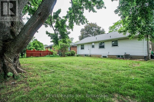 Building Photo - 3 Whiteoak Dr