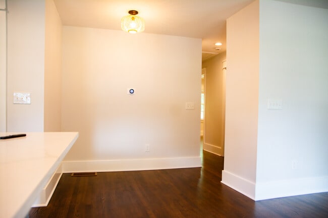 Building Photo - 3056 Cloverhurst Dr