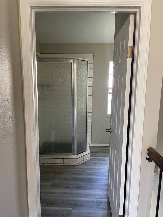 Newly remodeled tile bathroom - 256 Coventry Pl