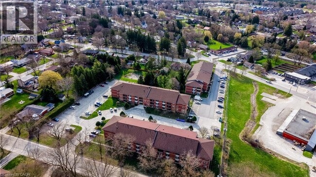 Building Photo - 440 Durham St W