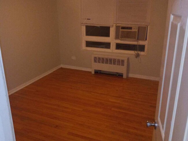 Foto del edificio - 6103 N Seeley Ave