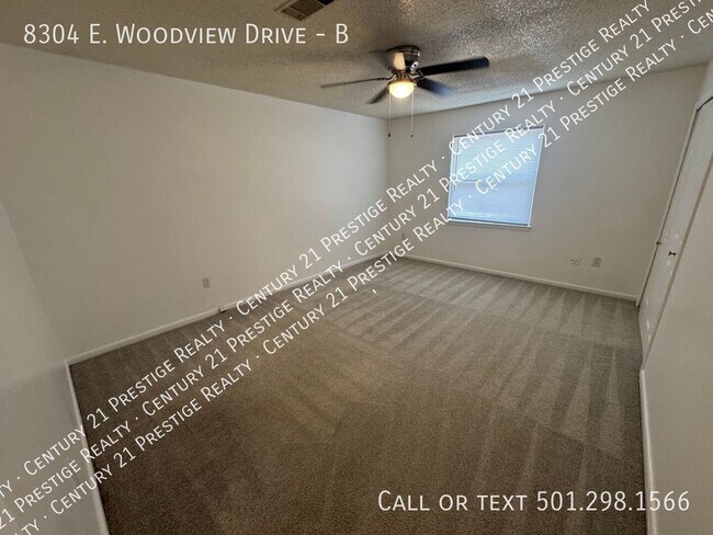 Foto del edificio - 8304 Woodview Dr N