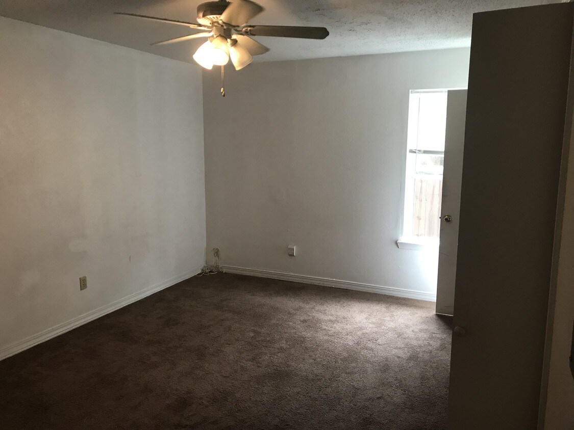 Primary Photo - 4829 Zenith St