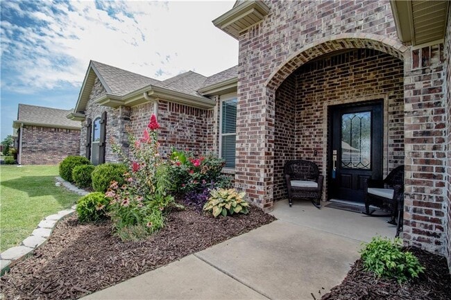 Building Photo - 1220 Gardenia St