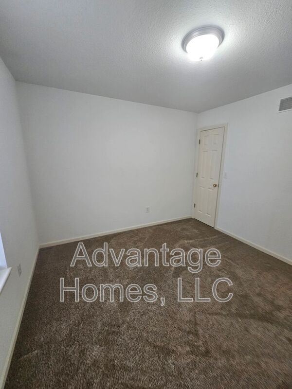 Building Photo - 801 Johnson Cir